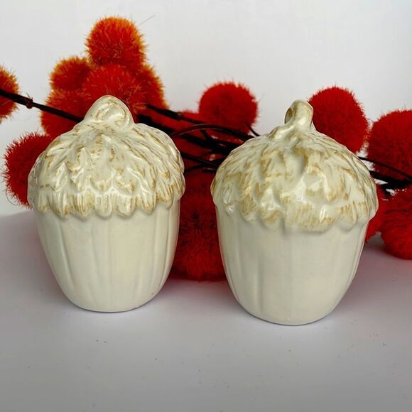 CERAMIC PINE CONE SALT N PEPPER SHAKERS BEIGE - Picture 1 of 4